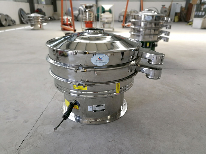 全不銹鋼振動(dòng)篩整機(jī)采用不銹鋼拋光而成，干凈衛(wèi)生，可避免原料被污染